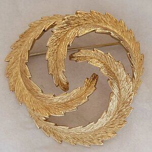 Vintage Monet Gold Leaf Plume Circle Shaped Brooch